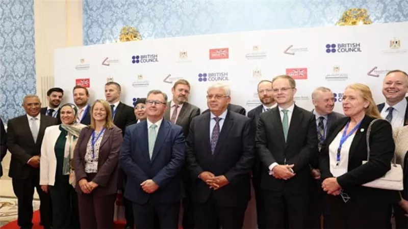 وزير التعليم العالي يشهد توقيع مذكرات تفاهم بين عدد من الجامعات والمؤسسات المصرية والبريطانية (صور)