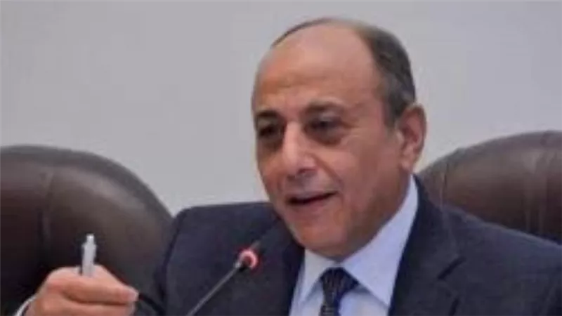 وزير الطيران المدني يوجه العاملين بمطار الأقصر الدولي للخروج بموسم شتوي ناجح