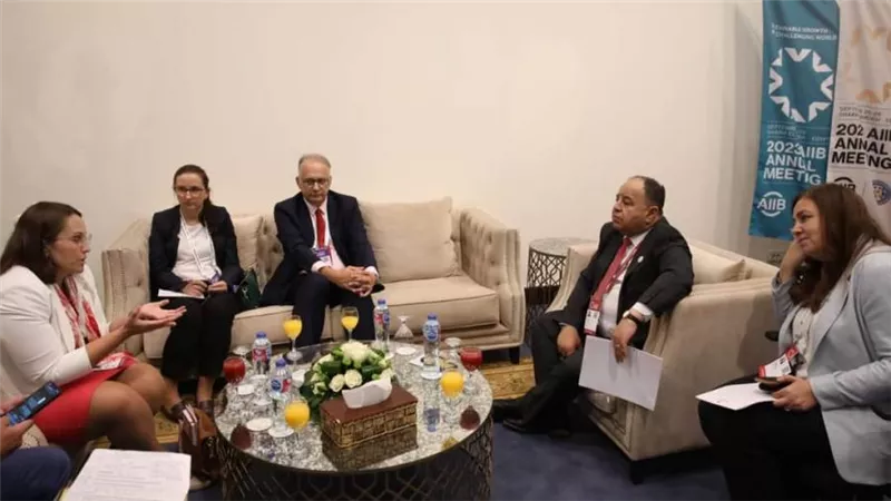 وزير المالية: الحكومة تحرص على توفير بيئة جاذبة ومحفزة للاستثمارات المحلية والأجنبية