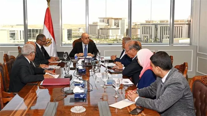  وزير الإسكان يتابع موقف خدمات مياه الشرب والصرف الصحى على مستوى الجمهورية