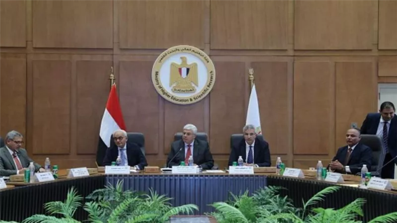 وزير التعليم العالي يرأس الاجتماع الدوري للمجلس الأعلى للجامعات بمقر الوزارة بالعاصمة الإدارية الجديدة (صور)