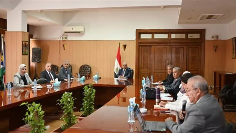 وزير الري يتابع إجراءات تفعيل منظومة شبكة الرصد البيئي لتقييم نوعية المياه بالترع والمصارف (صور)