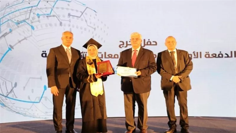 وزيرا التعليم العالي والعمل يشهدان حفل تخرج الدفعة الأولى من طلاب الجامعات التكنولوجية (صور)