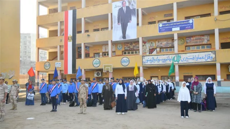 على أنغام النشيد الوطني..محافظ الغربية يشهد الطابور الصباحي بمدرسة طنطا الفنية ومحمد فريد