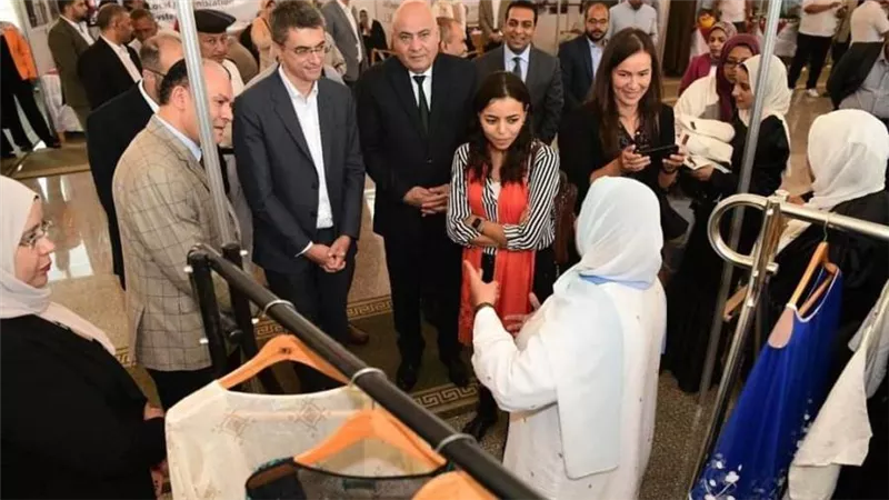 وزير التنمية المحلية يتلقى تقريرا عن زيارة المدير الإقليمي للبنك الدولي لقنا لمتابعة أنشطة برنامج التنمية المحلية بصعيد مصر