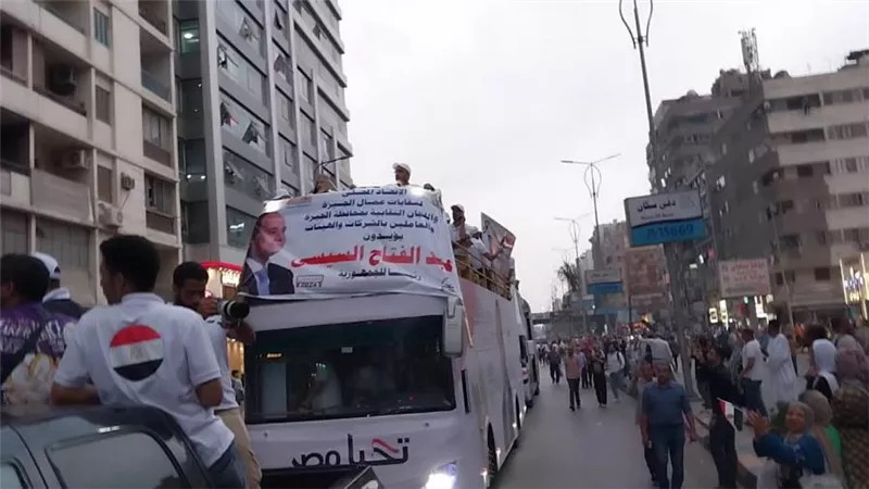 اتحاد عمال الجيزة ينظم مسيرة حاشدة لتأييد ترشح السيسى لفترة رئاسية جديدة