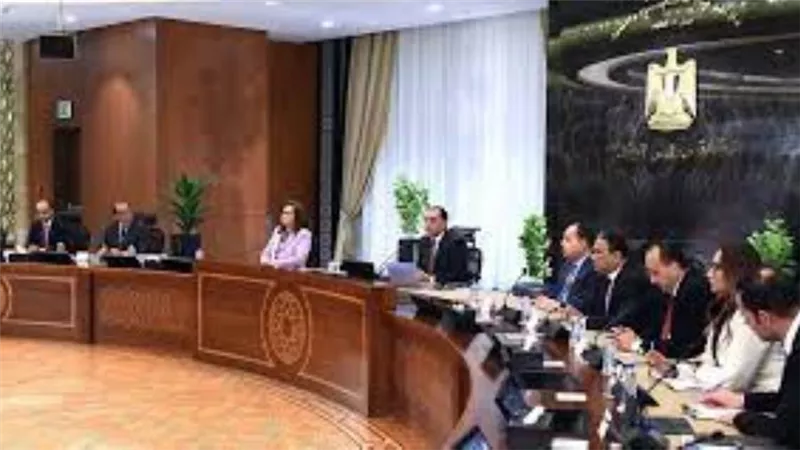 رئيس الوزراء يعرض الفرص الاستثمارية وخطة الطروحات الحكومية على وفد دولة الإمارات