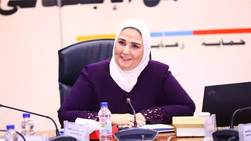 وزيرة التضامن تتابع موجة الطقس السيئ بمطروح وتوجه فريق الإغاثة والهلال الأحمر بتقديم الخدمات للمواطنين 