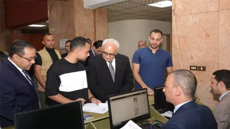 وزير التعليم يتفقد امتحانات المتقدمين لمسابقة شغل 30 آلاف وظيفة معلم مساعد (صور)