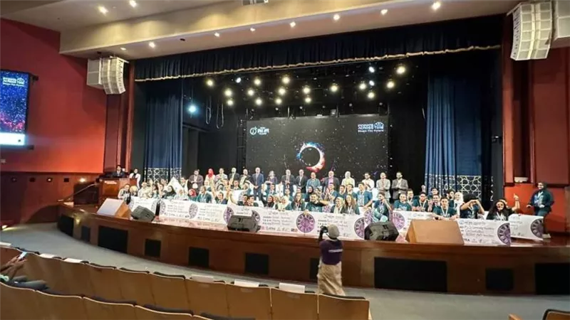 وزير التعليم العالي يستعرض تقريرًا عن ختام مسابقة NASA Space Apps Cairo بالشراكة مع صندوق رعاية المبتكرين والنوابغ