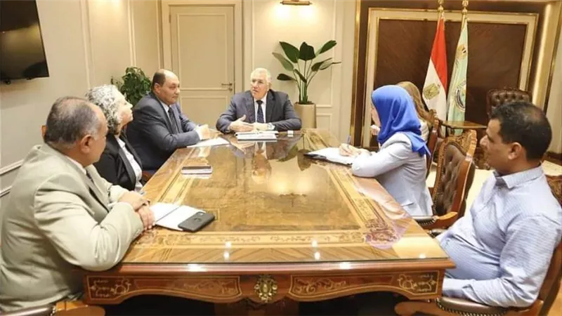 وزير الزراعة يتابع الموقف التنفيذي لمشروع تعزيز القدرة على المواءمة في البيئات الصحراوية 