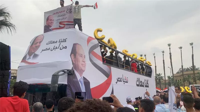 بالفيديو والصور.. حشود ضخمة بإدارات تعليم الجيزة تجوب المحافظة لمطالبة الرئيس السيسي بالترشح لفترة رئاسية جديدة 