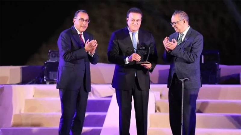 الإعلامي محمد فودة يشيد بتنظيم حفل وزارة الصحة لتسلم مصر شهادة خلوها من فيروس 