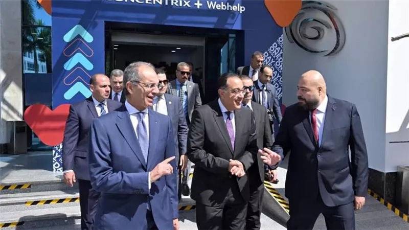 رئيس الوزراء يتفقد منظومة العمل بشركة 