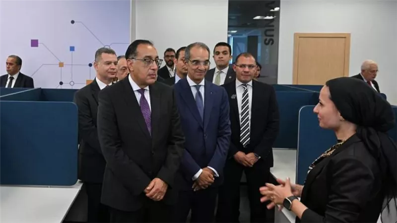 رئيس الوزراء يزور شركة سايتك الرائدة في تطوير الأجهزة والبرامج المدمجة لصناعة السيارات