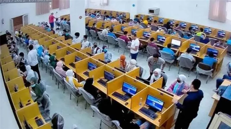 وزير التعليم العالي يستعرض تقريرًا عن جهود التحول الرقمي بالجامعات