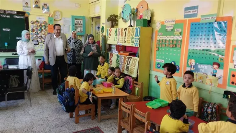 وكيل تعليم الغربية يتابع مدرسة اللواء محمد نجيب الرسمية للغات بشرق طنطا 