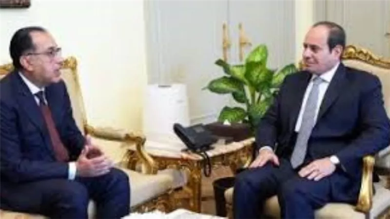 السيسي يبحث مع رئيس الوزراء ملفات العمل الداخلي والمشروعات الجاري تنفيذها