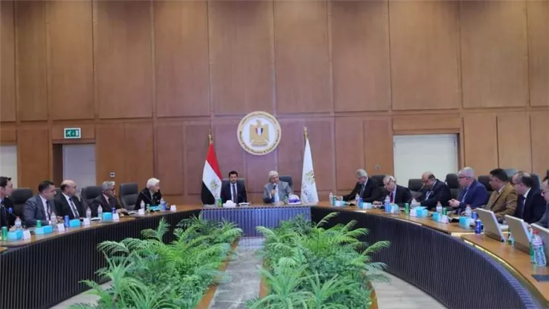 وزير التعليم العالي يرأس اجتماع الاتحاد الرياضي للجامعات بحضور وزير الرياضة