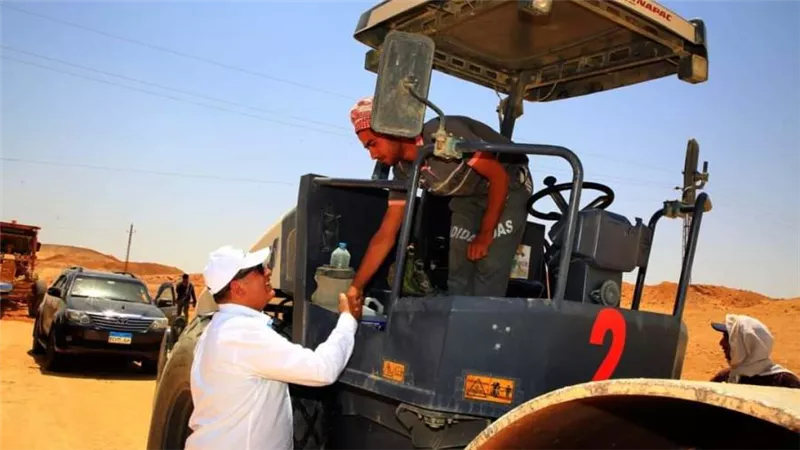 الريف المصري الجديد: شق وتمهيد وتأهيل 2400 كيلو متر طولي طرق ومدقات بأراضي مشروع الـ 1.5 مليون فدان