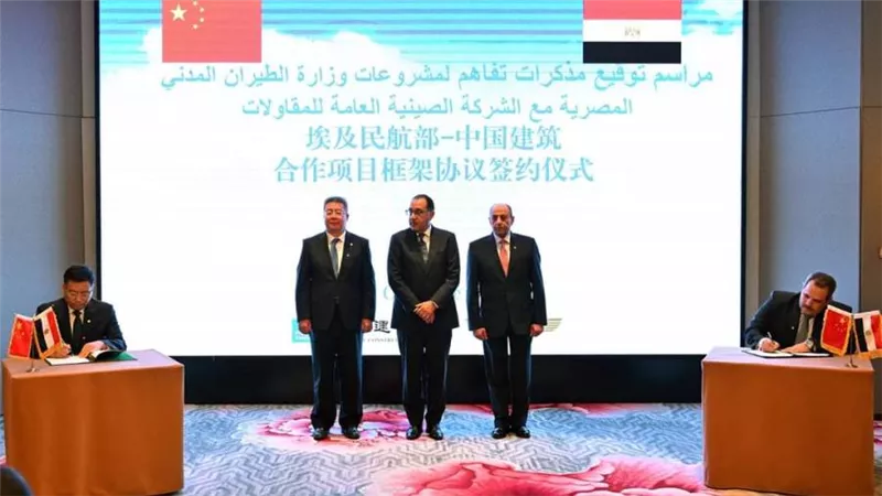 رئيس الوزراء يشهد توقيع اتفاق إطاري لتطوير مطار القاهرة الدولي