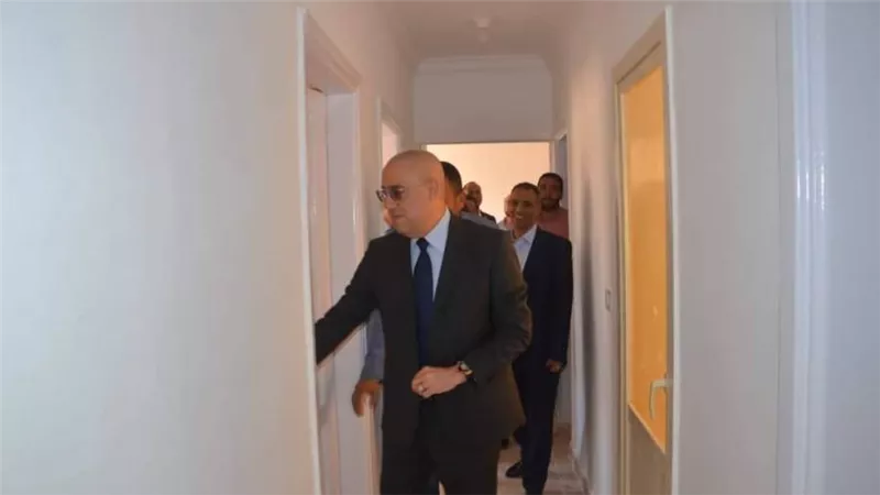 وزير الإسكان يتفقد وحدات 