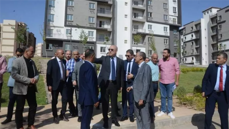 وزير الإسكان يطمئن على موقف تسليم المرحلة الأولى وتنفيذ المرحلتين الثانية والثالثة بمشروع 