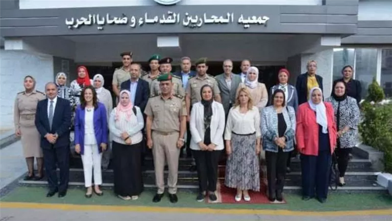 جمعية المحاربين القدماء وضحايا الحرب تستقبل وفدين من جامعتي القاهرة وعين شمس