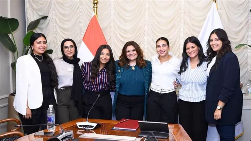 وزيرة الهجرة تختار مشروع تخرج لمجموعة من الشابات المصريات المبدعات ليكون جزءًا أساسيًا من حملتها لمكافحة الهجرة غير الشرعية