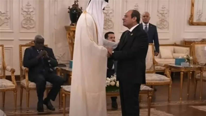 الرئيس السيسي يستقبل العاهل الأردني وأمير قطر في مقر انعقاد قمة القاهرة للسلام