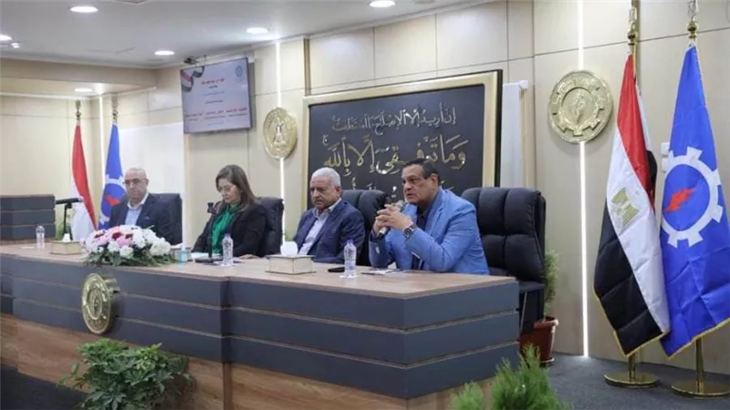 وزراء التنمية المحلية والتخطيط والإسكان يشهدون عرضا من السويس للمشروعات التنموية والخدمية الجارية بالمحافظة