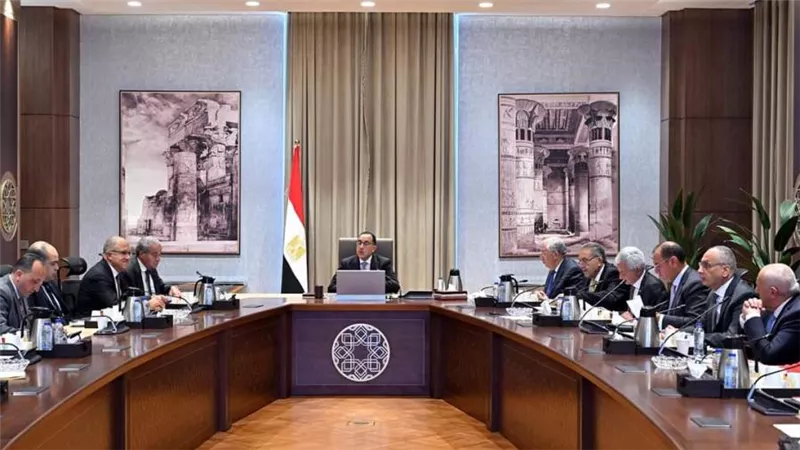 رئيس الوزراء يتابع الموقف التنفيذي لمبادرة خفض أسعار السلع الأساسية