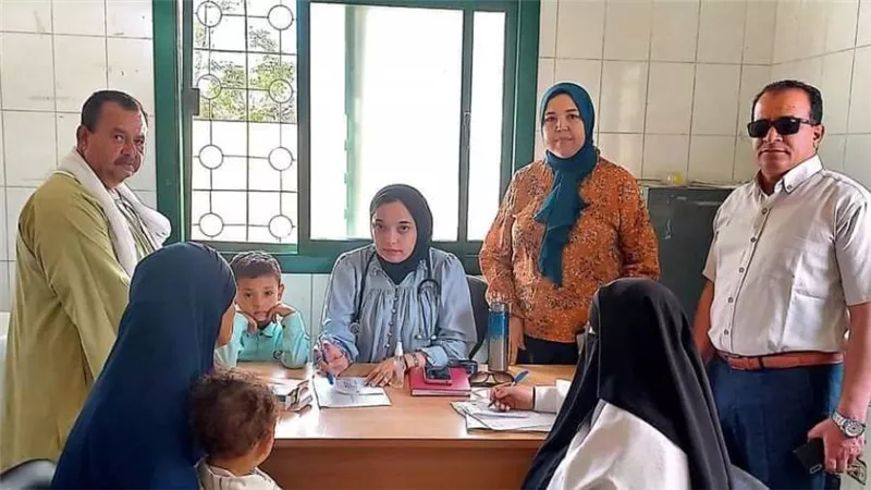 تقديم خدمات طبية بمختلف التخصصات لـ 659 مواطن خلال قافلتين سكانيتين بمركزي الدلنجات وإيتاي
