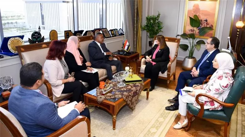 وزيرة الهجرة تلتقي نائب رئيس جمعية الصداقة الهولندية المصرية لبحث سبل التعاون