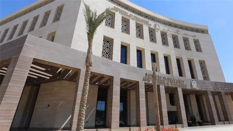 وزير التعليم يصدر قرارًا وزاريًا بشأن نظام الدراسة والتقييم لطلاب الصفوف الرابع والخامس والسادس من الحلقة الابتدائية 