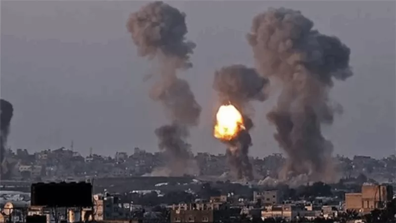 مشاهد مبكية من داخل مستشفى المعمداني بعد قصفه على يد الاحتلال الإسرائيلي