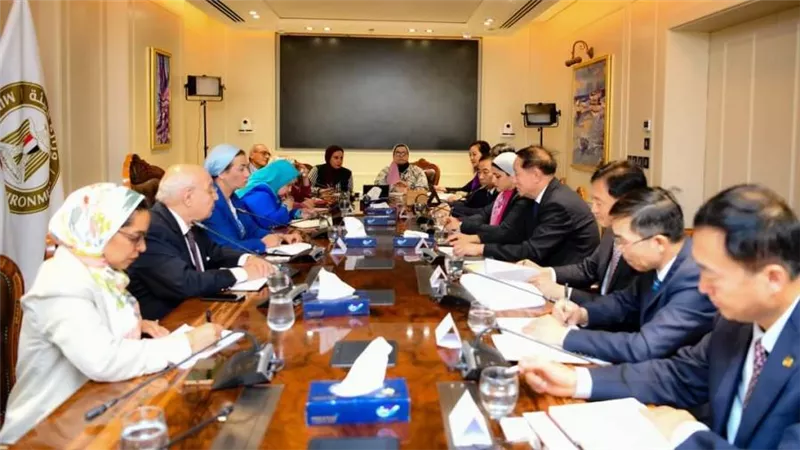 وزيرة البيئة تبحث مع الجانب الصيني تعزيز اشراك القطاع الخاص في تعزيز الاستثمار البيئي والمناخي 