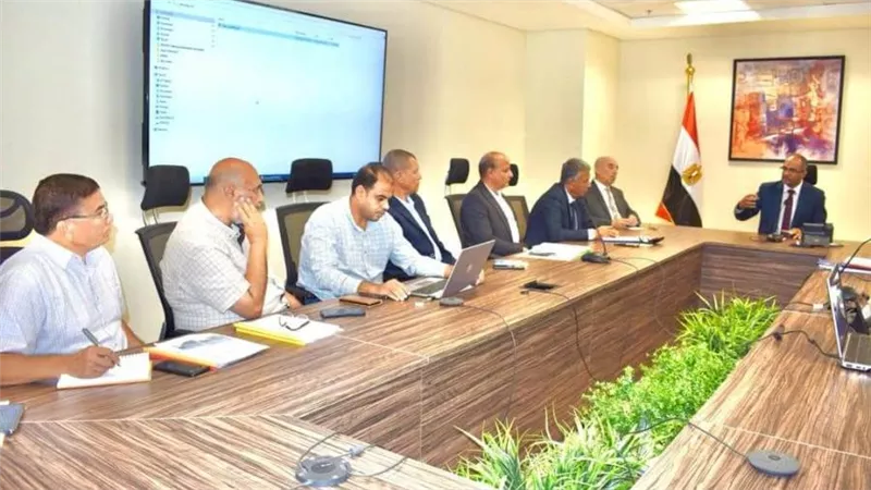 نائب وزير الإسكان يترأس اجتماعا لمتابعة منظومة مياه الشرب بالقاهرة الجديدة وموقف المشروعات الجارية