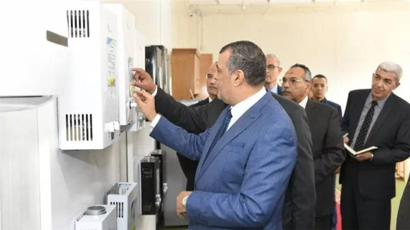 وزير الدولة للإنتاج الحربي يجتمع مع العاملين بشركة حلوان للصناعات الهندسية