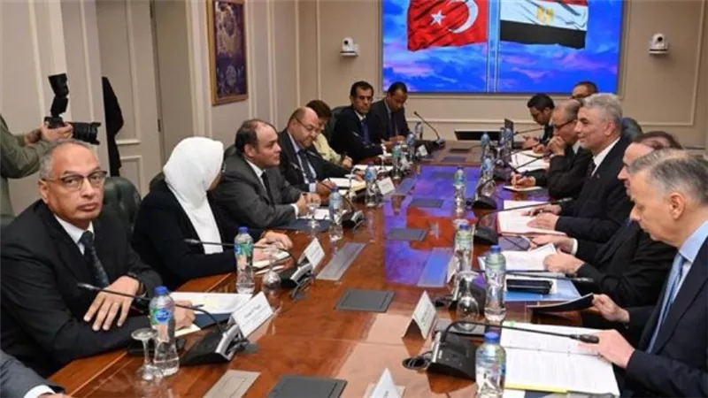 دراسة إنشاء خط للنقل البحري الـ