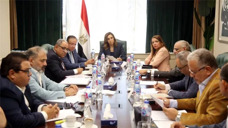 وزيرة الثقافة تجتمع وقيادات الوزارة لمناقشة الخطة الاستثمارية للوزارة خلال الفترة المُقبلة