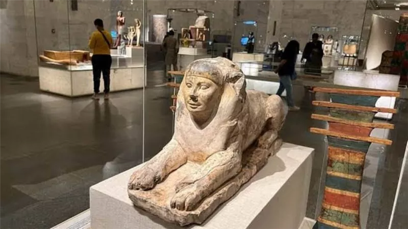 مستشار الأمن القومي بالمجر وسكرتير عام منظمة التعاون الاقتصادي يزوران متحف الحضارة