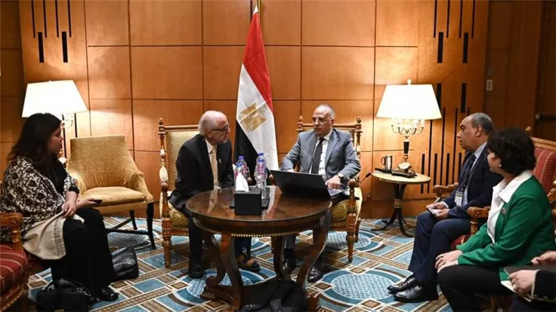 على هامش أسبوع القاهرة السادس للمياه.. وزير الري يلتقي مدير معهد البحر الأبيض المتوسط للمياه