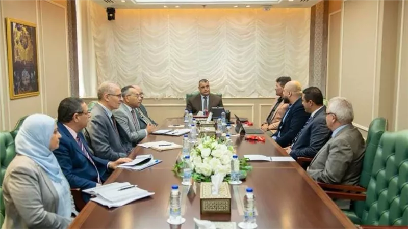وزير الدولة للإنتاج الحربي يستقبل ممثلي