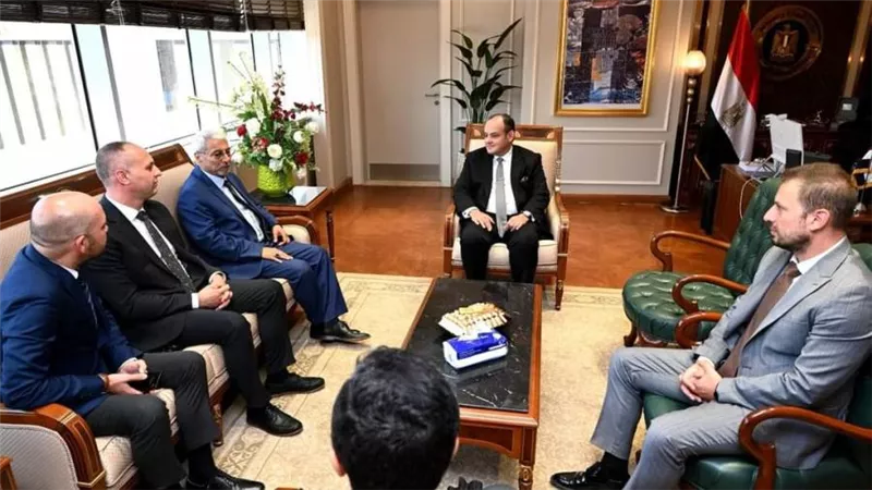 وزير التجارة والصناعة يلتقي وفد شركة توموسان التركية لبحث فرص ومقومات الاستثمار بالسوق المصري