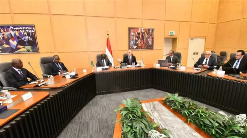 وزير الإسكان يعرض على نظيره الزامبي التجربة العمرانية المصرية خاصة في مجال إسكان محدودي الدخل ومشروعات البنية الأساسية