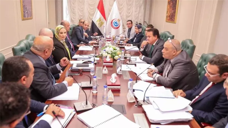 وزير الصحة يُعلن الموافقة على ضم أعضاء المهن الطبية من العاملين بالهيئة العامة للرعاية الصحية والعاملين بالمؤسسة العلاجية إلى عضوية الصندوق