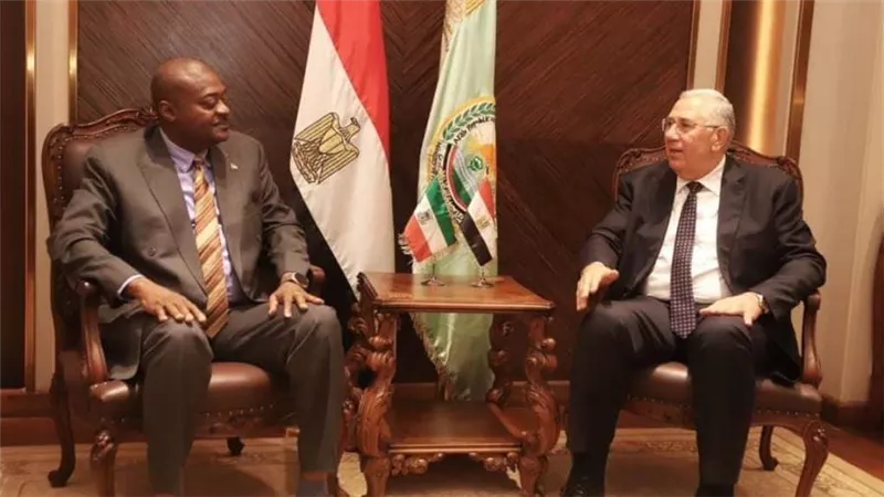 القصير يبحث مع وزير المصايد السمكية والموارد المائية لدولة غينيا الاستوائية سبل تعزيز التعاون المشترك