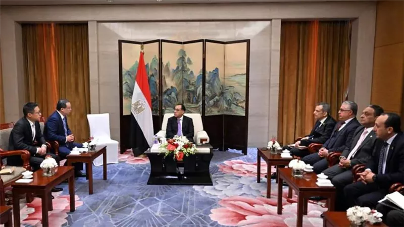 رئيس الوزراء يلتقي رئيس 