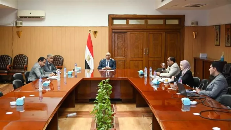 وزير الري يتابع موقف المشروعات المائية وتدبير الأراضي لتنفيذ مشروعات خدمية بمراكز 